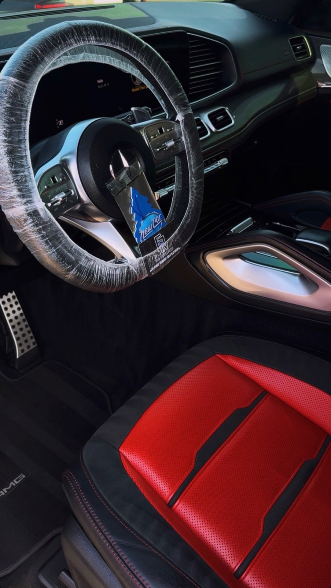Two-tone AMG cabin, showroom fresh